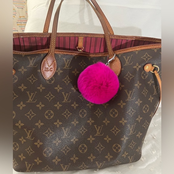 Beautiful and fun fuscia pompom bag charm - Picture 3 of 7